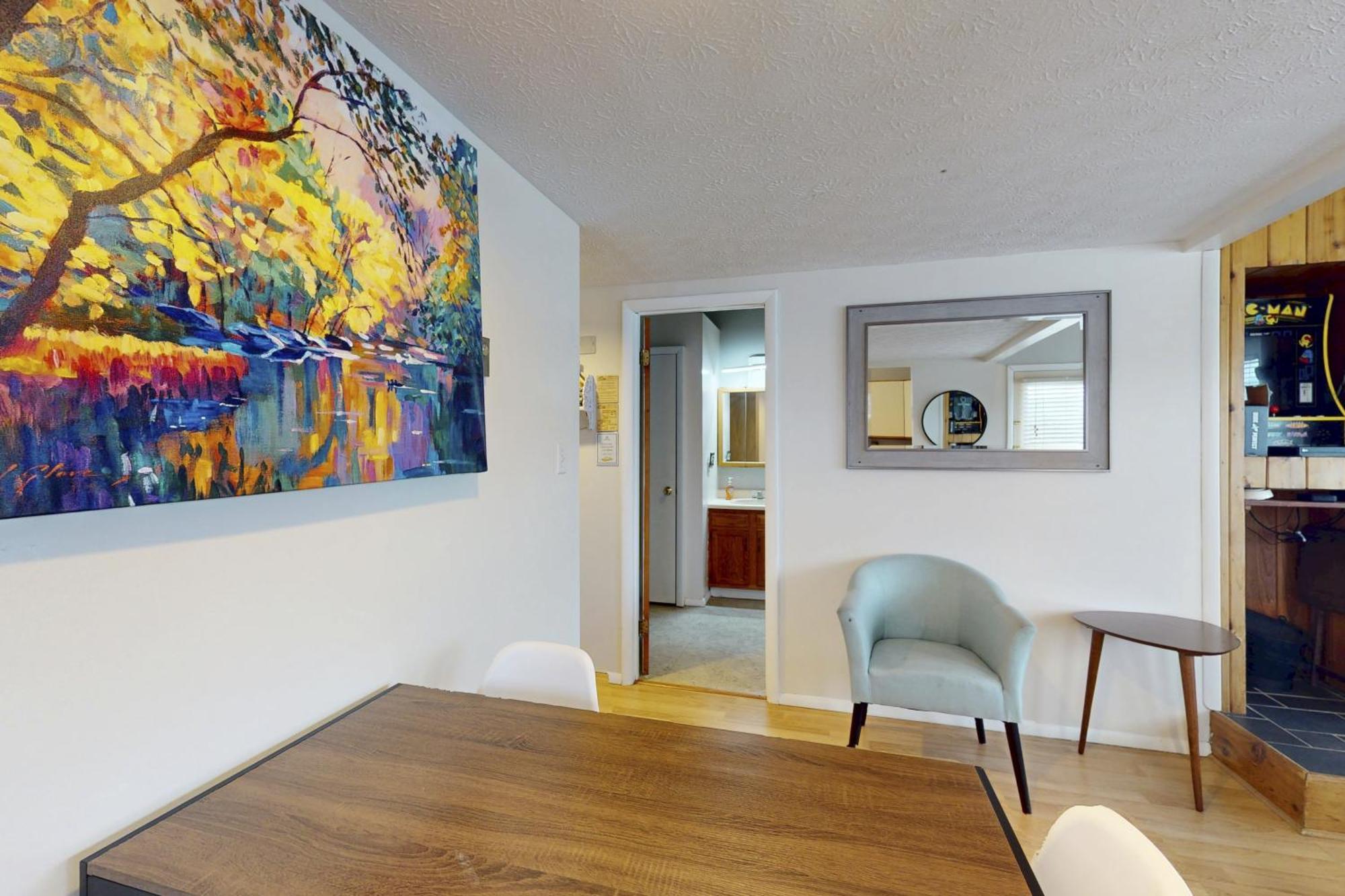 Jeffrey Lane Condos Thayerville Room photo