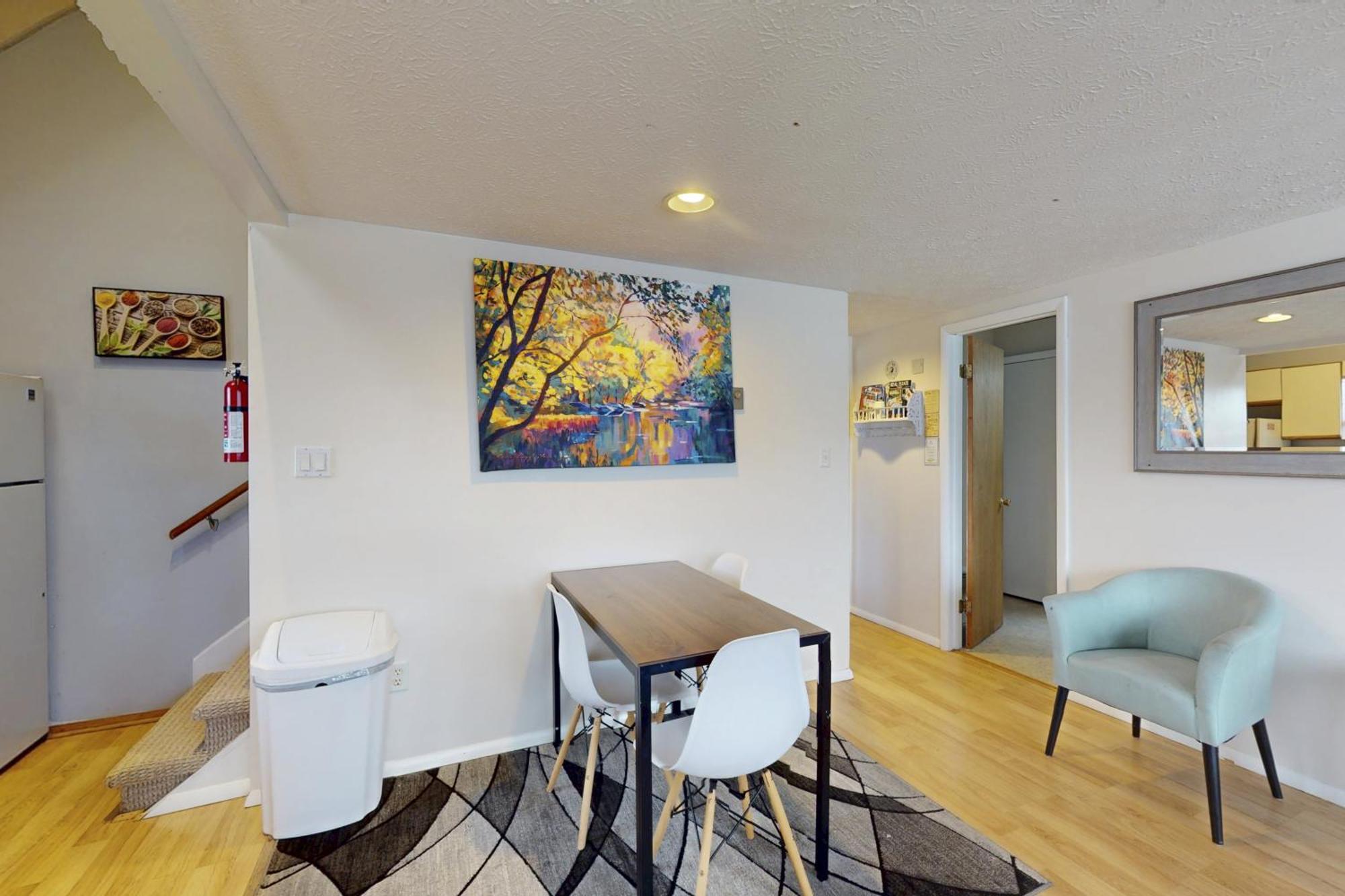 Jeffrey Lane Condos Thayerville Room photo